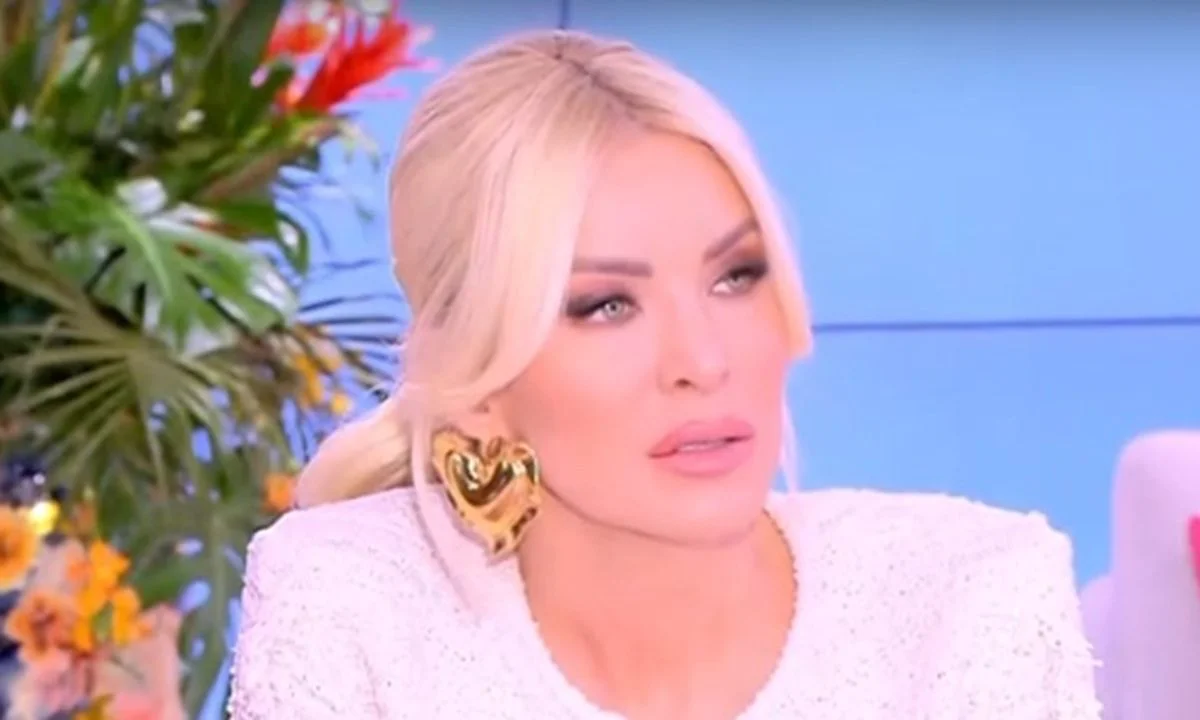 «Χείμαρρος» ήταν κατά τη διάρκεια της εκπομπής της η Κατερίνα Καινούργιου που αναφέρθηκε στο λεπτό θέμα της μητρότητας