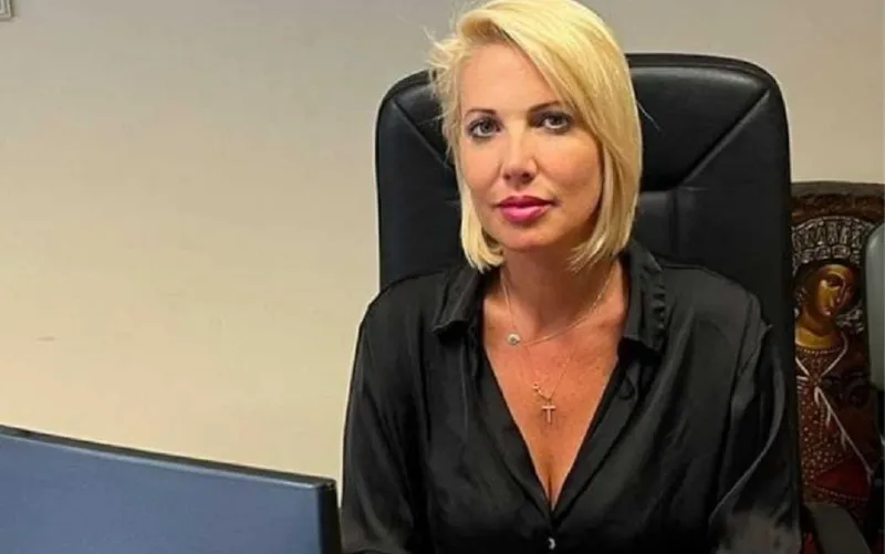 «Βράζει» το Μαξίμου με τη γαλάζια βουλευτή Κ.Μονογυιού - Χειροκρότησε ομιλητή που τα «έχωνε» στον Μητσοτάκη!
