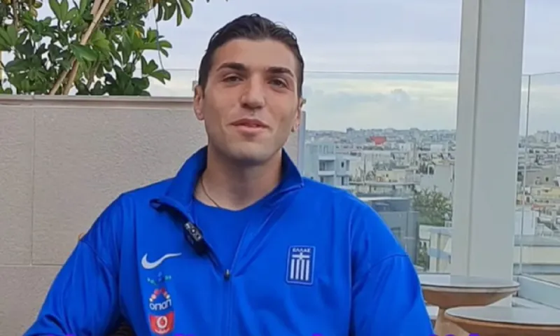 Τους είπε ο Μανδάς τι νούμερο παπούτσι φοράει και τους έπεσαν τα... σαγόνια