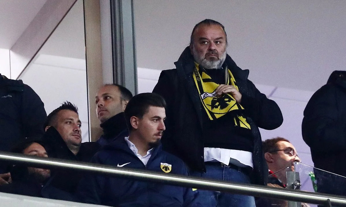 Στο προπονητικό κέντρο των Σπάτων βρίσκεται ο ιδιοκτήτης της ΑΕΚ, Μάριος Ηλιόπουλος την επόμενη της ήττας από τον Ολυμπιακό