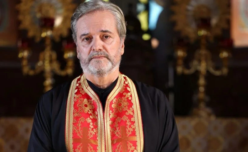 Διάφανη αγάπη επόμενε επεισόδια: Ο πατέρας Συμεών ανατρέπει τα πάντα, όπως θα παρακολουθήσουμε προσεχώς στο σήριαλ του ALPHA TV.