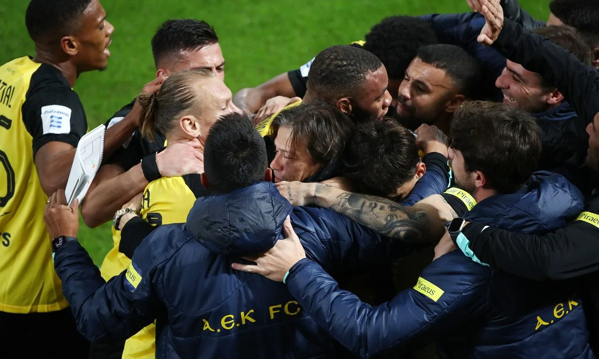 ΑΕΚ-Άρης 4-0 με τους νικητές να κάνουν ότι ήθελαν στο γήπεδο και τους παίκτες να αφιερώνουν τα γκολ στον Αλμέιδα
