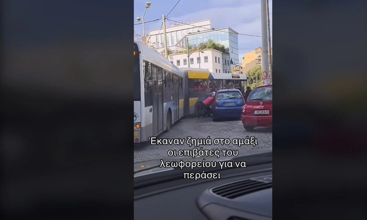Κάθε άλλο παρά σπάνιο είναι τα μέσα μαζικής μεταφοράς που κινούνται στους δρόμους της Αθήνας να πέφτουν «θύματα» αυτοκινήτων ή άλλων οχημάτων.