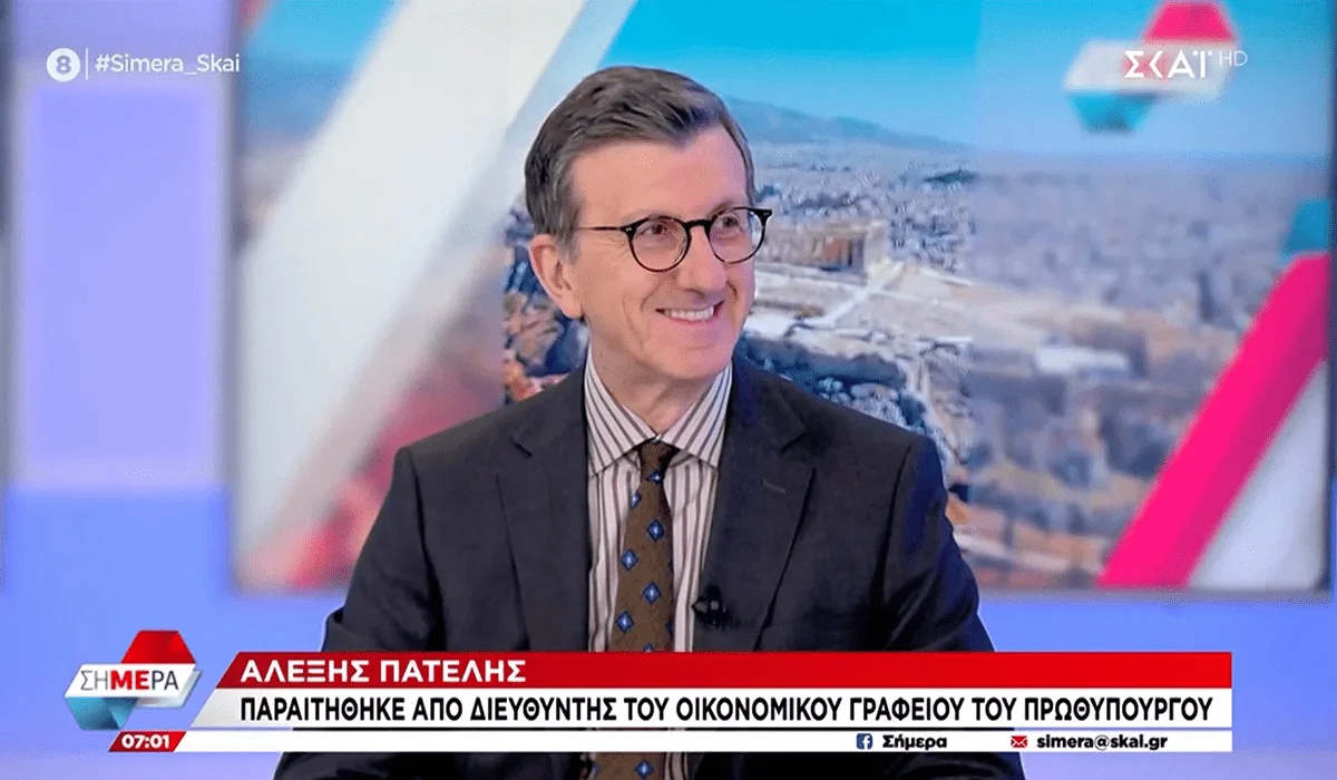 «Μια στροφή στα δεξιά δεν πειράζει κανέναν» είπε ο δημοσιογράφος που έλεγε «ακροδεξιούς» όσους κρατούν ελληνική σημαία.