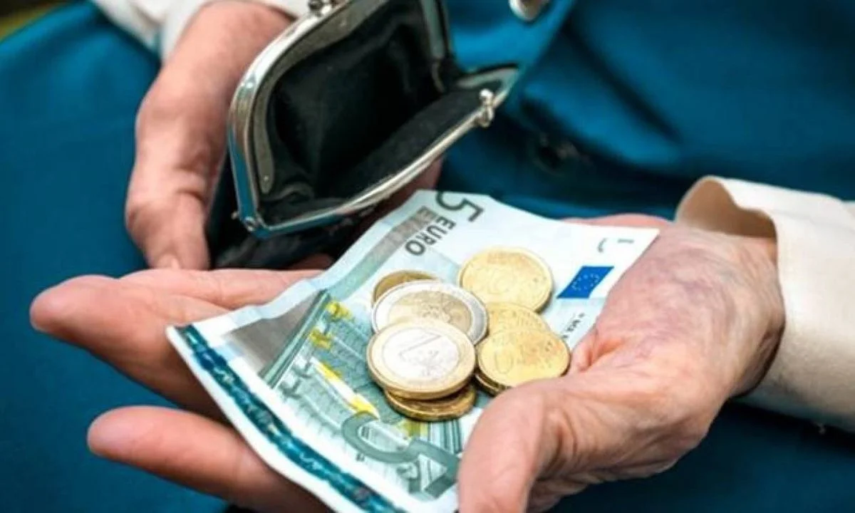 Την ώρα που το κόστος ζωής ιδιαίτερα στην Αθήνα γίνεται ολοένα και μεγαλύτερο, μια πολύ ενδιαφέρουσα σύγκριση κάνει τον γύρο του διαδικτύου. 