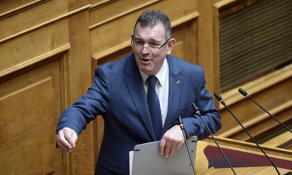 Νικόλαος Παπαδόπουλος: Δεν θα ψηφίσω τον προϋπολογισμό που Έλληνες πληρώνουν για να φιλάμε τους Σλάβους στα Σκόπια που καπηλεύονται την ελληνική ιστορία