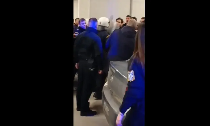 ΑΕΚ - ΠΑΟΚ: Μπράντον Τόμας και Λόβρεν μπροστά από τα ΜΑΤ (vid)
