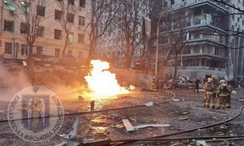 Κίεβο: Ρωσικό σφυροκόπημα με βαλιστικούς πυραύλους