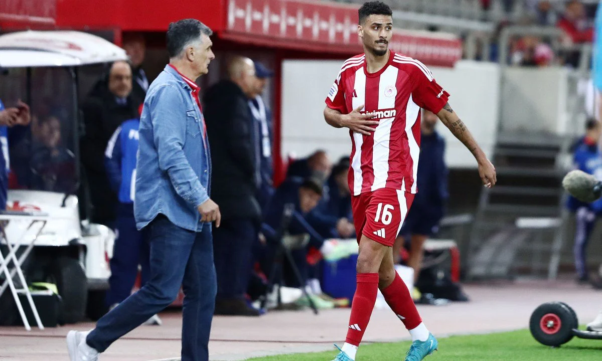 Για ποιο λόγο ο Χοσέ Λουίς Μεντιλίμπαρ άλλαξε τον Ντάβιντ Κάρμο στο 25’ της αναμέτρησης με τη Λαμία και όχι τον Λορέντσο Πιρόλα.