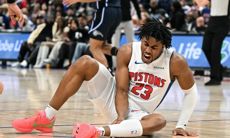 NBA: Ανατριχιαστικός τραυματισμός - Έφυγε με φορείο (vid)
