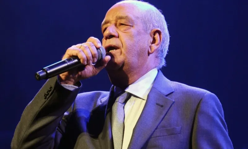 Ανατριχίλα : Ο Δημήτρης Μητροπάνος τραγουδά τη Ρόζα λίγο πριν φύγει από τη ζωή... (ΒΙΝΤΕΟ)