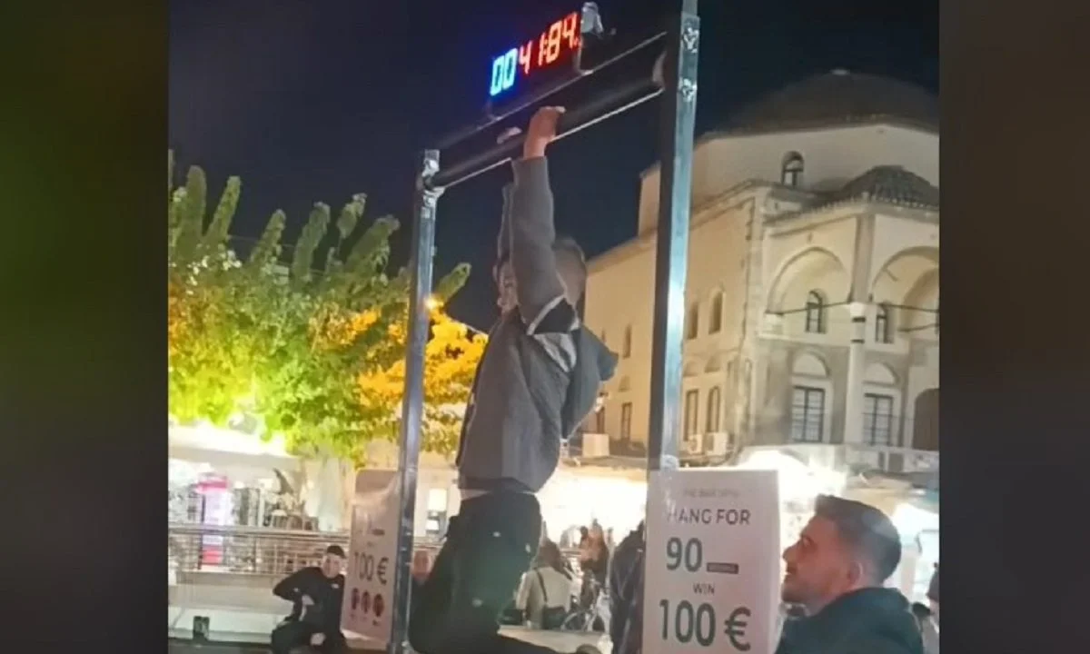 Τσιγγανάκι κρέμεται στη μπάρα - μονόζυγο 90 δευτερόλεπτα για 100 ευρώ