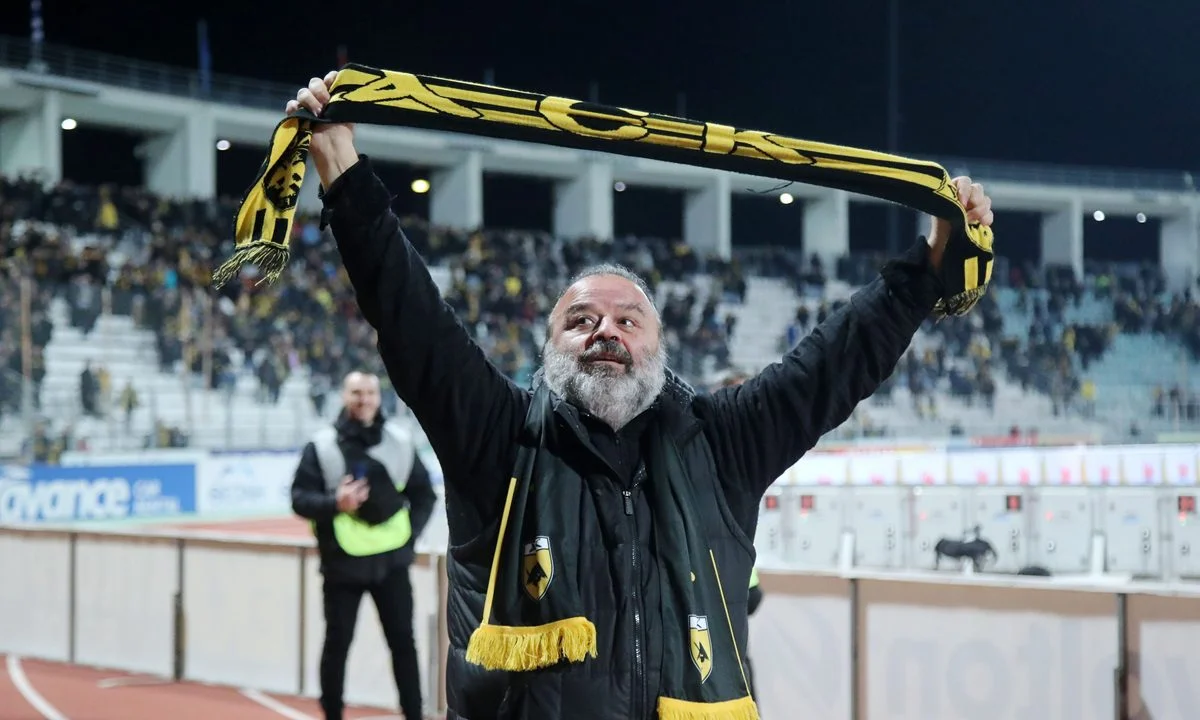 Ο Μάριος Ηλιόπουλος έδωσε το «παρών» σε ακόμη ένα παιχνίδι της ΑΕΚ, αυτήν τη φορά στην άνετη τεσσάρα επί του Βόλου στο Πανθεσσαλικό.