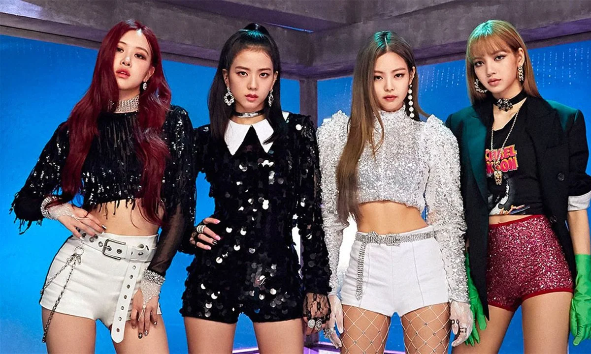 Η K-pop αποτελεί πλέον ένα παγκόσμιο πολιτιστικό φαινόμενο με πιασάρικα beats, πολύπλοκες και τέλεια εκτελεσμένες χορογραφίες.