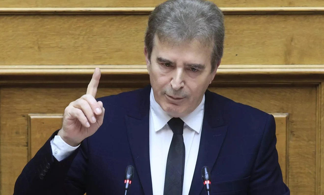 Χωρίς την παραμικρή αίσθηση του θεσμικού ρόλου του, ο Μιχάλης Χρυσοχοΐδης παρέθεσε στοιχεία για την ατιμωρησία των οδηγών στα Χανιά.