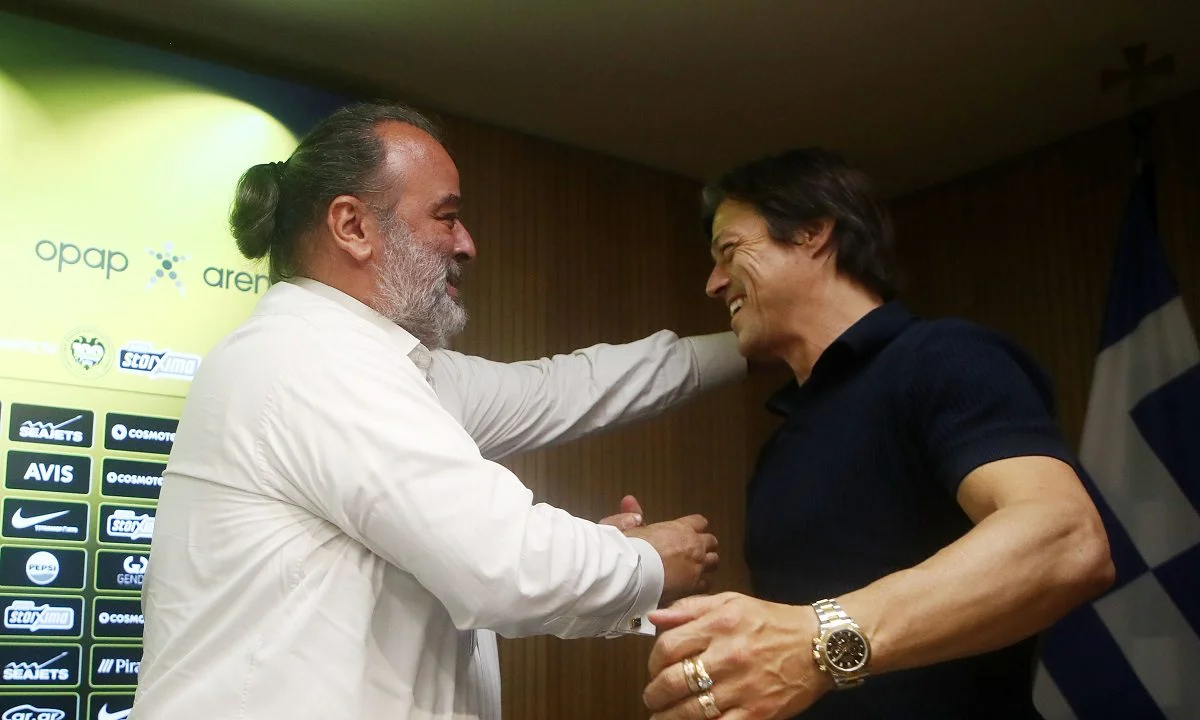 Ο Μάριος Ηλιόπουλος ενοχλήθηκε με τον τρόπο που επέλεξε ο Αλμέιδα να πει τα προβλήματα που αντιμετωπίζει. Τι του απάντησε ο τεχνικός της ΑΕΚ.