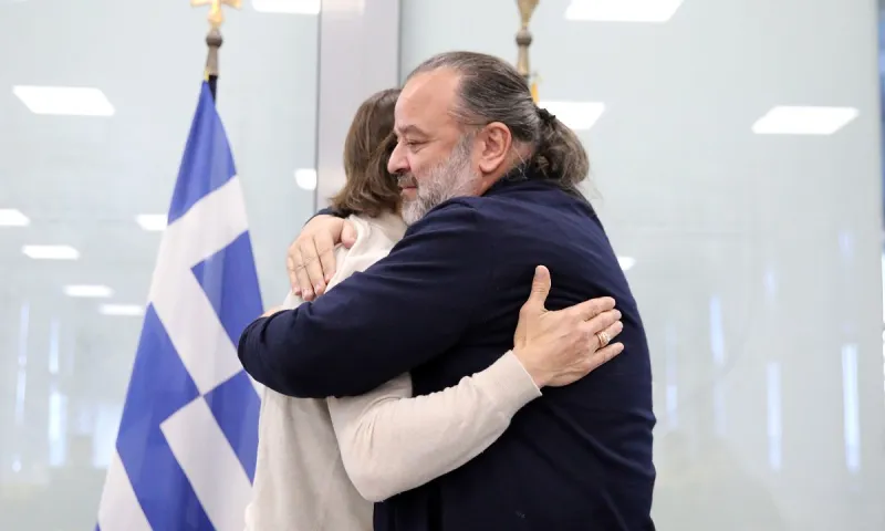 Τι είπαν Αλμέιδα και Ηλιόπουλος για την παραμονή του στην ΑΕΚ - Ηλιόπουλος: Το γυαλί είναι αλεξίσφαιρο, Vamos Matias!
