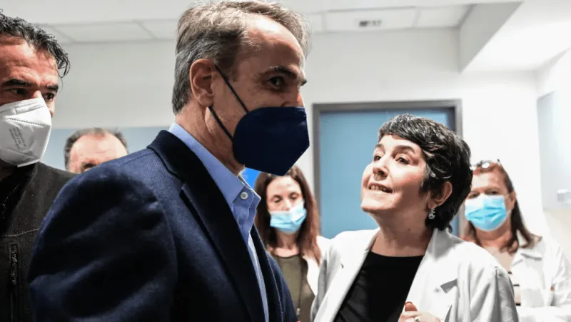Εμβρόντητος Μητσοτάκης τα «άκουσε» στο Ασκληπιείο – «Έρχεστε στο νοσοκομείο των Τεμπών – Έχετε το αίμα τους στα χέρια σας»