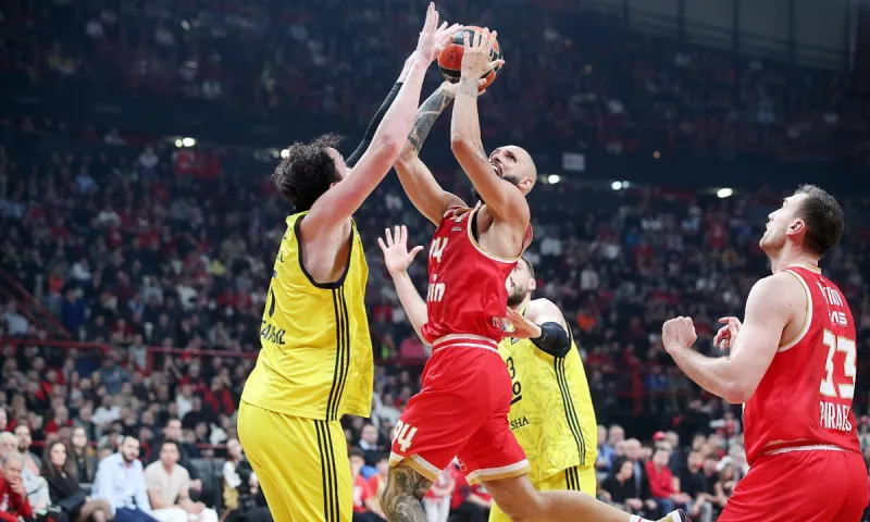 Ολυμπιακός - Φενέρμπαχτσε 77-87: «Χειροπέδες» από Σάρας, ελλείψει Γουόκαπ - ΜακΚίσικ