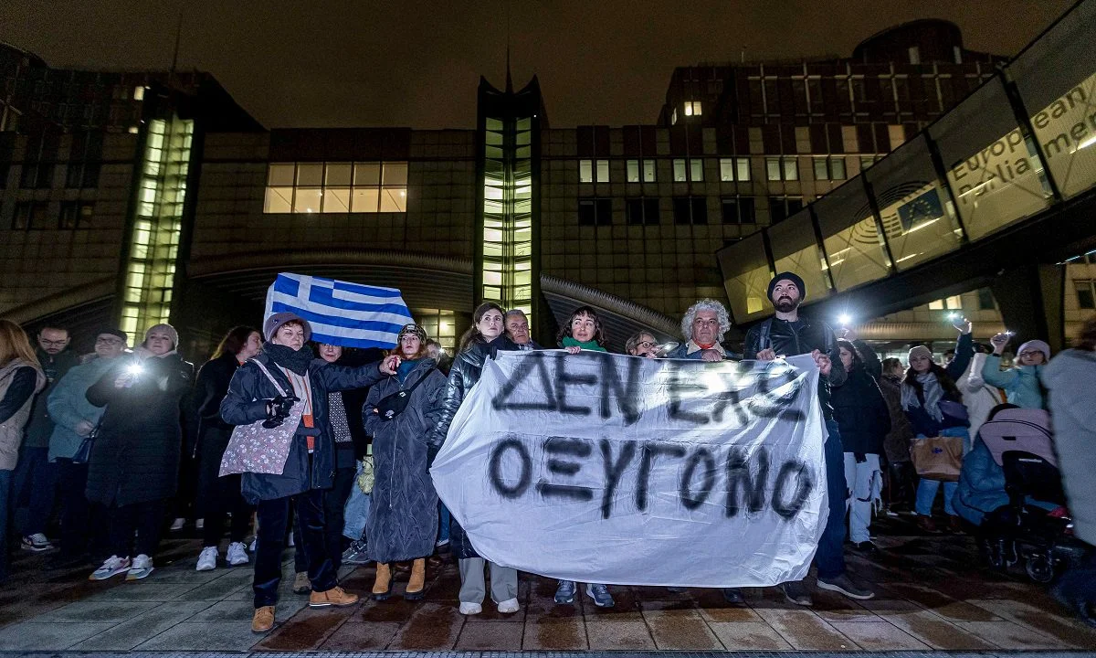 Τέμπη συλλαλητήριο: Φωτογραφίες από την πρώτη μεγάλη συγκέντρωση, στις Βρυξέλλες