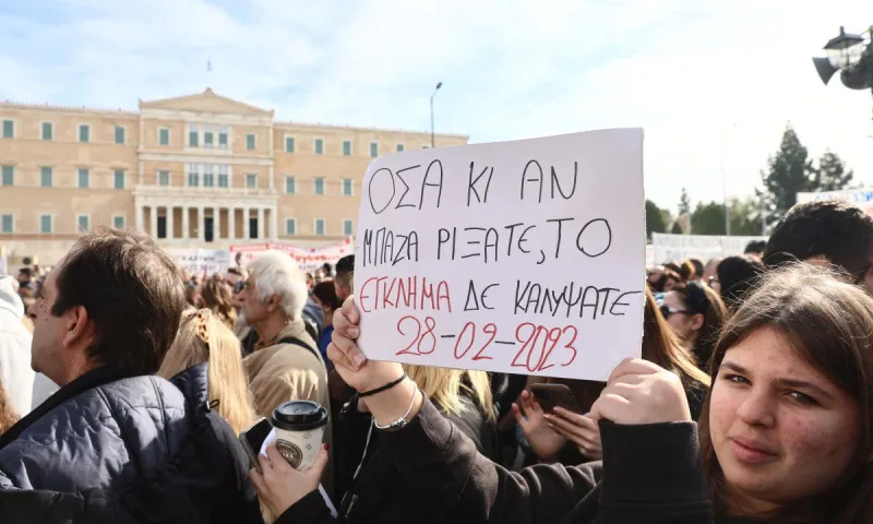 Η Ελλάδα βράζει: Οι δρόμοι γέμισαν οργή για τα Τέμπη– Μήνυμα εστάλη!