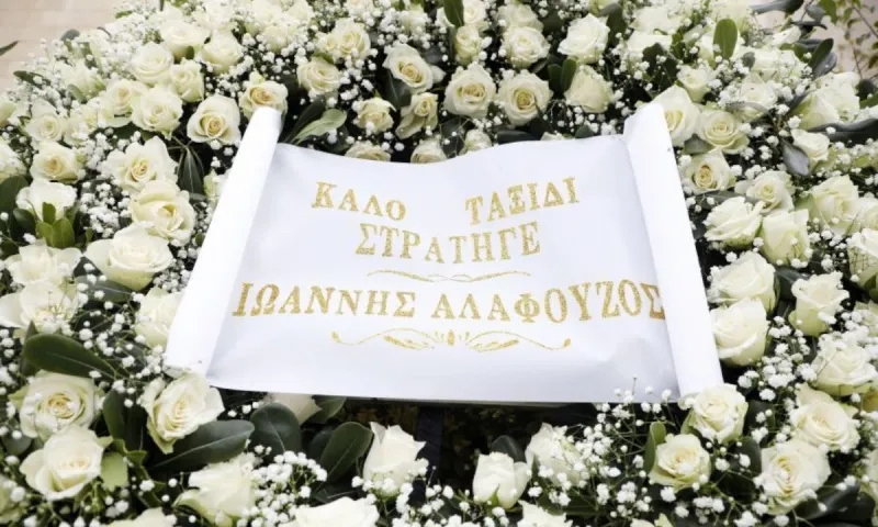 Ο τελευταίος αποχαιρετισμός στον Μίμη Δομάζο: Ο στρατηγός που δεν θα ξεχάσουμε ποτέ