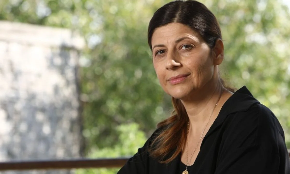 Η γη της ελιάς επόμενα επεισόδια: Ζευγάρι Αναστασία - Θάνος - Ο Τζον του κάνει δολοφονία χαρακτήρα