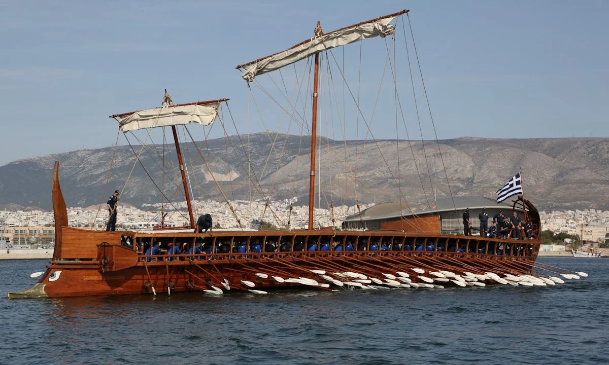 τριήρης