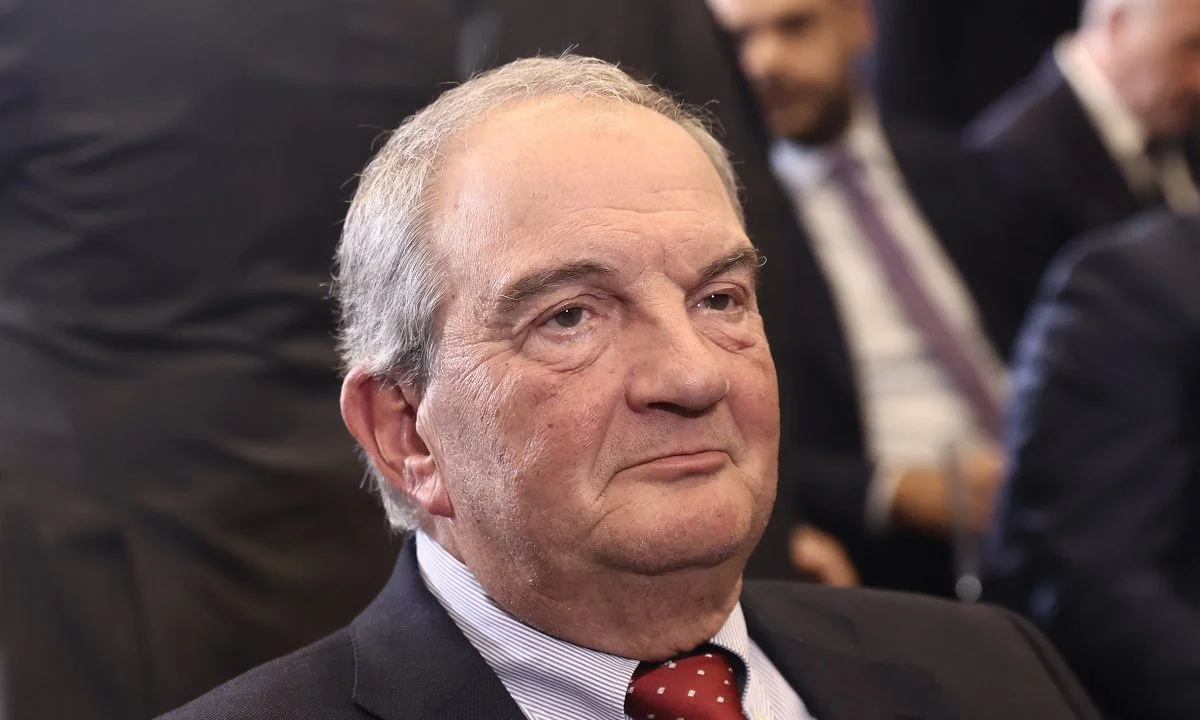 Πόσος ήταν ο βασικός μισθός επί Κώστα Καραμανλή;