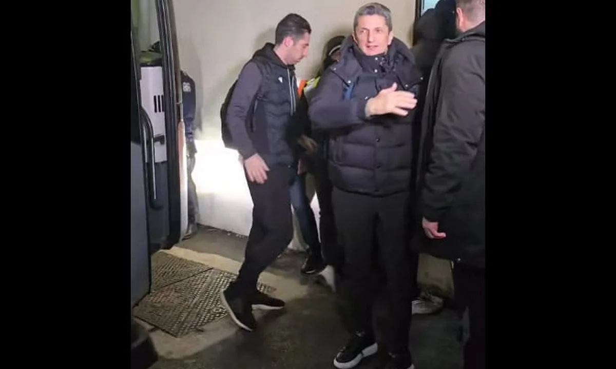 Έξω από το Γεντί Κουλέ ο Λουτσέσκου - Χαιρέτησε έναν προς έναν τους παίκτες του ΠΑΟΚ