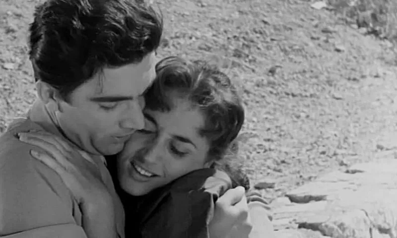 Η ταινία που η Έλλη Λαμπέτη έχασε πολλά κιλά, φαίνεται στην ταινία σε άλλες σκηνές έχει περισσότερα και σε άλλες λιγότερα