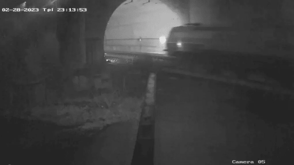 Τέμπη: Εσωτερικό έγγραφο του ΟΣΕ τινάζει στον αέρα τη συζήτηση περί γνησιότητας των βίντεο της εμπορικής - Πληθαίνουν τα αναπάντητα ερωτήματα.