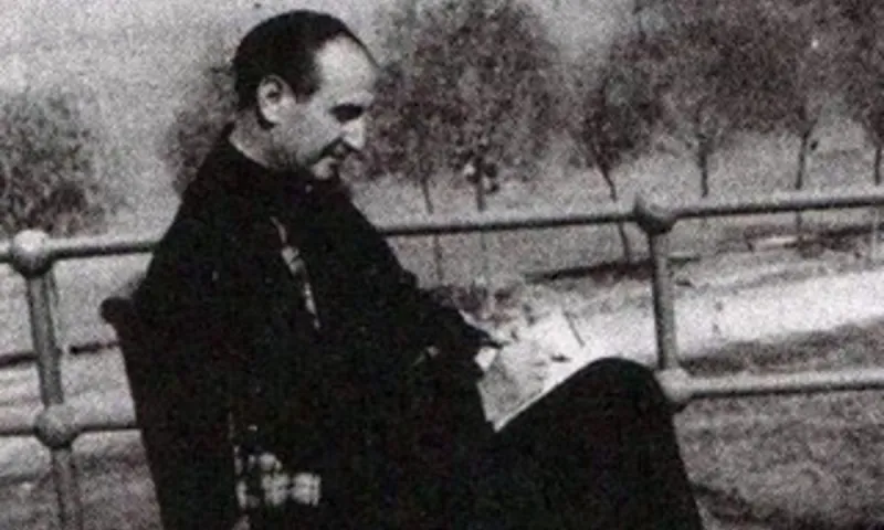 Αποκλείστηκε από όλα τα σχολεία της Ελλάδας. Αντί να σωπάσει έγραψε 45 βιβλία