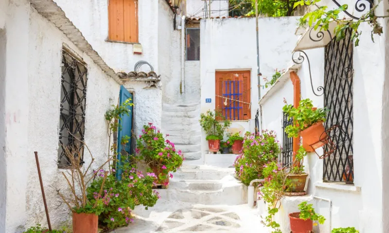 Γιατί όταν είσαι στα Αναφιώτικα στην Πλάκα είναι σα να βρίσκεσαι σε νησί