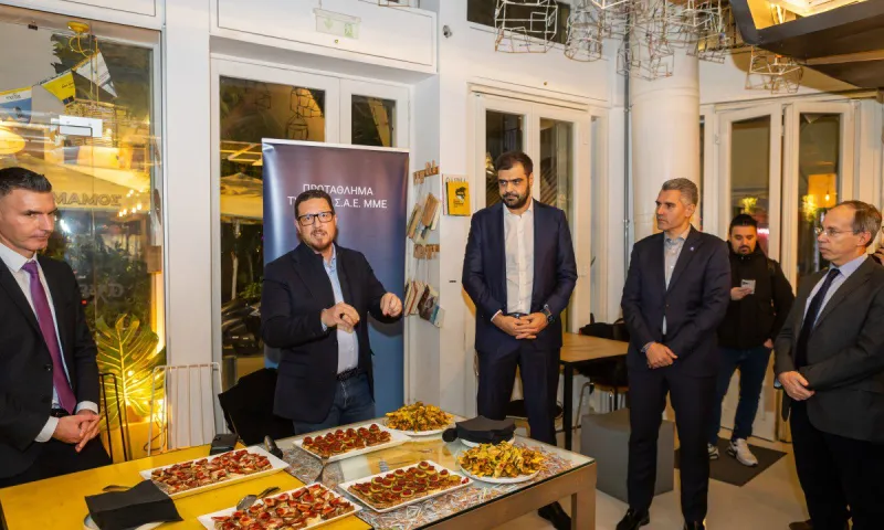 ΠΣΑΕ ΜΜΕ : Στο «Καφέ Σχεδία» η κοπή της Πρωτοχρονιάτικης πίτας