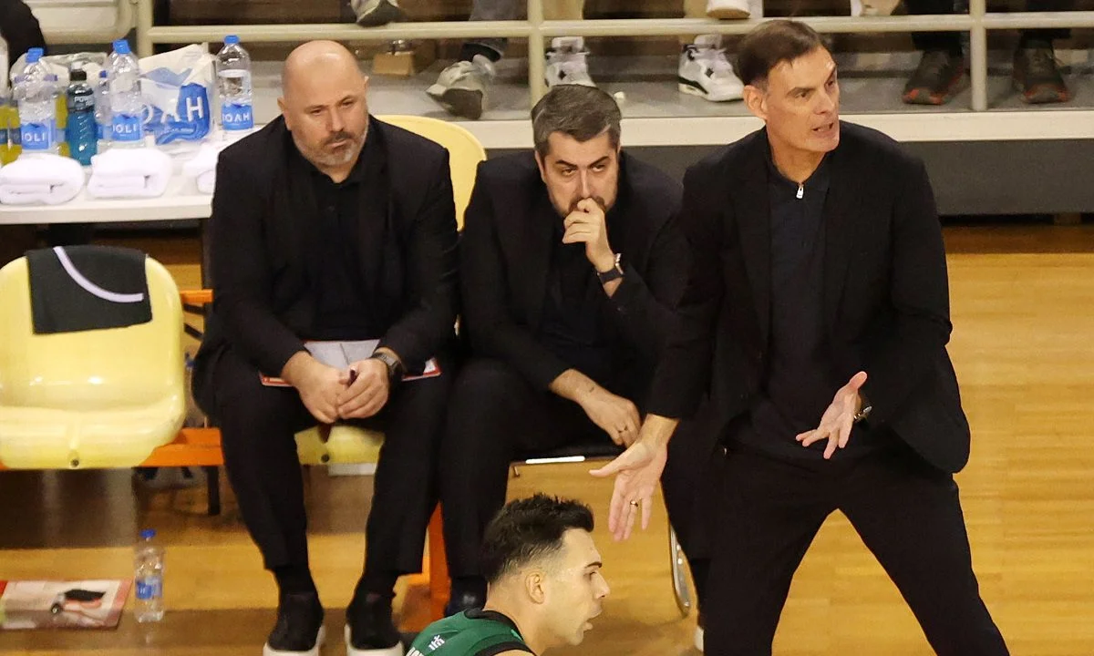 Παναθηναϊκός - Ολυμπιακός: Απότομη κίνηση έκανε ο Γιώργος Μπαρτζώκας στο 2ο δεκάλεπτο του τελικού του Κυπέλλου μπάσκετ στην Κρήτη.