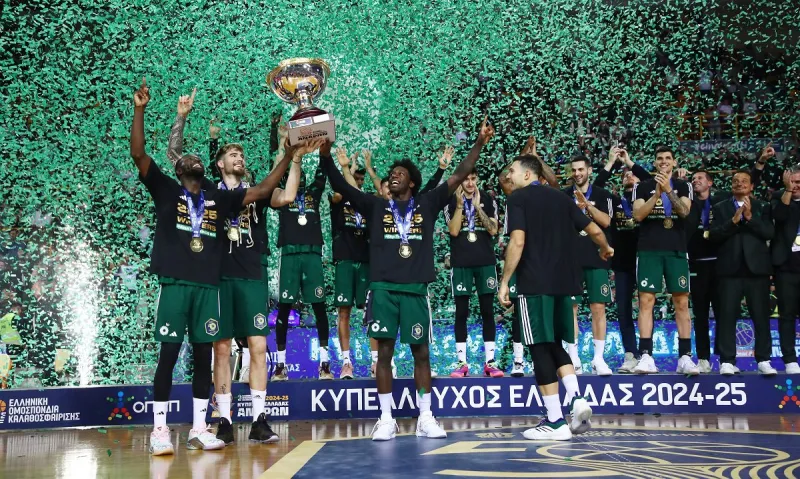 Κυπελλούχος στο μπάσκετ ο Παναθηναϊκός: Η απονομή στους τροπαιούχους από τον Νίκο Γκάλη (vid)