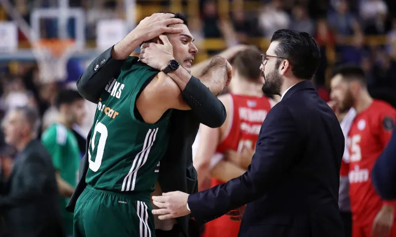 Πανζουρλισμός στο Twitter: Ο ηγέτης Σλούκας και ο Μπαρτζώκας που δεν ξέρει τι παθαίνει όταν βλέπει τον Παναθηναϊκό