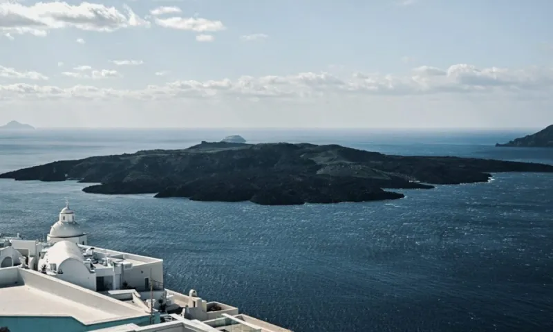 Ο στρατός θα φτιάξει λιμάνι διαφυγής για τσουνάμι, σεισμό και ηφαίστειο στη Σαντορίνη