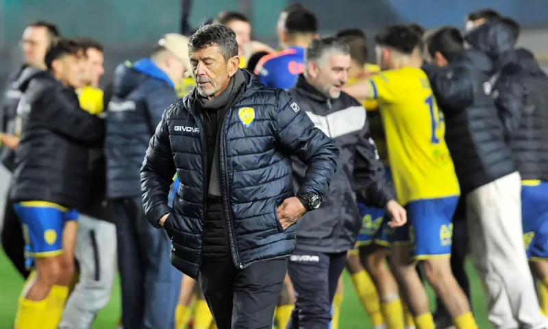 Super League νέα (17/2): Ο επιπλέον λόγος για να χαμογελά ο Πετράκης και τα παράλογα στη Λαμία - Η κίνηση που προκάλεσε απορίες στον Αστέρα Τρίπολης