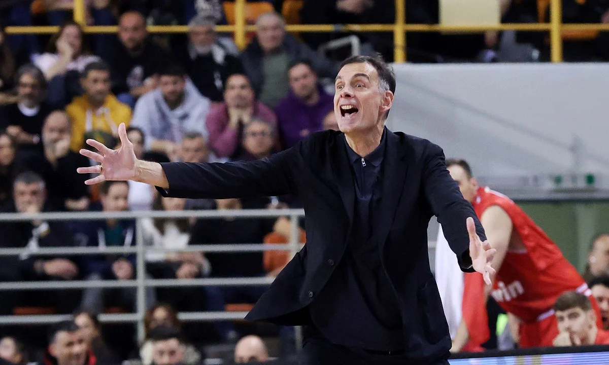 Υπάρχει η απορία αν ο Γιώργος Μπαρτζώκας ξέρει να παίζει σκάκι, ο ίδιος δίνει την απάντηση