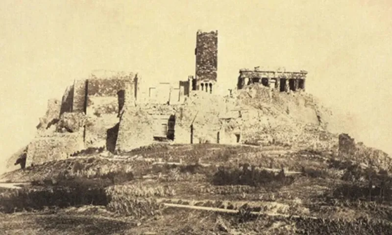 Πού βρίσκονταν οι φυλακές της Ακρόπολης κατά την Τουρκοκρατία;