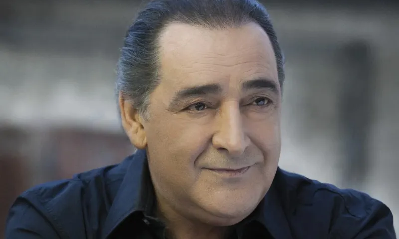 Ήξερες ότι ο Βασίλης Καρράς έχει ρεκόρ Γκίνες;