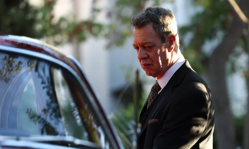 Άγιος έρωτας: Ο Κλεάνθης προτρέπει τον Χάρη να μην παραμείνει σε έναν δυστυχισμένο γάμο!