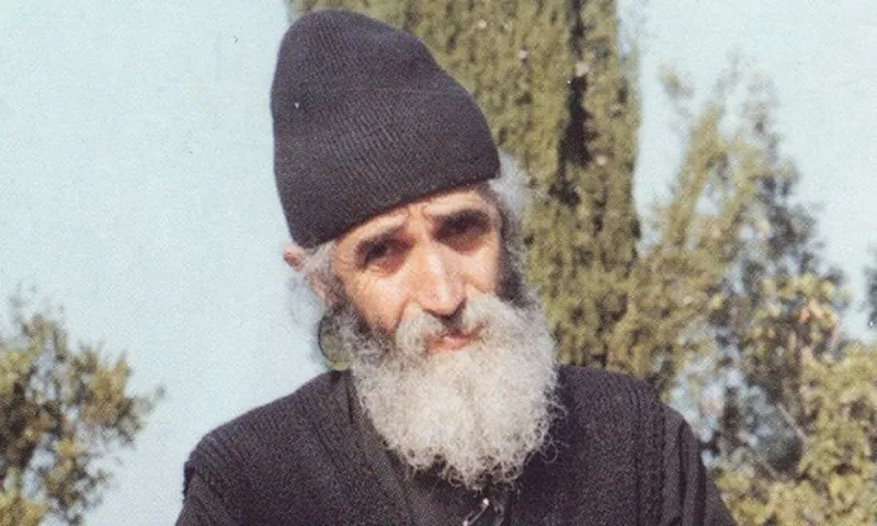 Όταν ιερέας έδιωξε τον Άγιο Παΐσιο από το ιερό και τον έβαλε να κοινωνήσει τελευταίος!