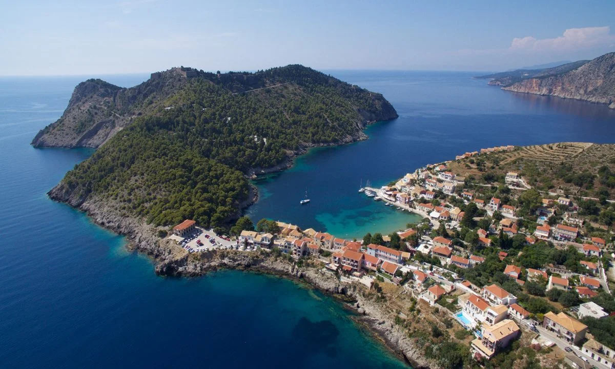 Η Άσος το μικρό παραθαλάσσιο χωριό των 88 κατοίκων – Βγαλμένο από παραμύθι!