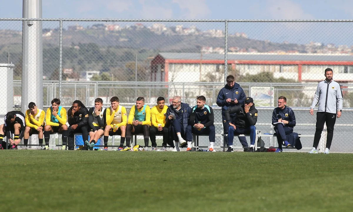 Ξέφυγε η κατάσταση στο ημίχρονο του ΑΕΚ - Ατρόμητος για το πρωτάθλημα των Κ19 της Super League, μεταξύ προπονητή και διευθυντή των Ακαδημιών.