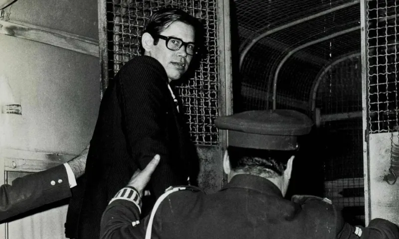 Ο αδερφός ζήτησε τις Βεργούλες του Βαμβακάρη για να χορέψει. Καταδικάστηκε τρεις φορές σε θάνατο και οκτώ σε ισόβια για αυτό που ακολούθησε