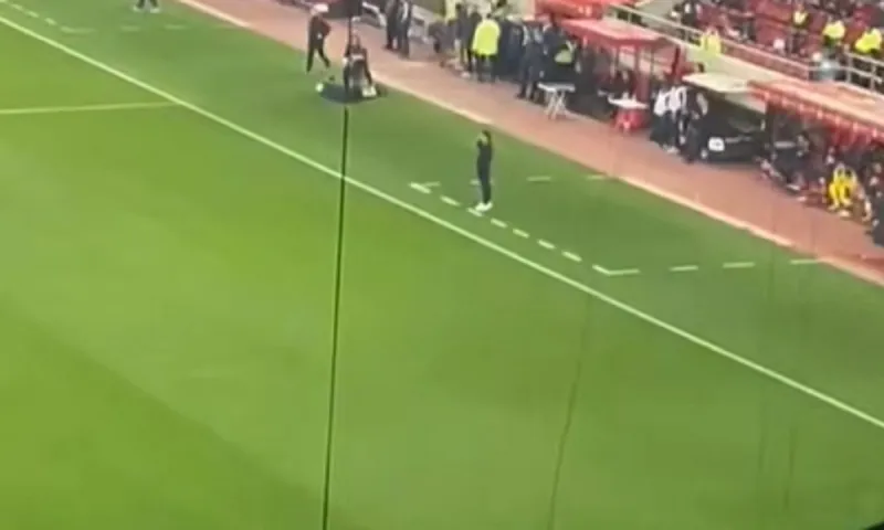 Ολυμπιακός - ΑΕΚ 6-0: Αυτό είναι το βίντεο με τους οπαδούς του Ολυμπιακού να αποθεώνουν τον Αλμέιδα
