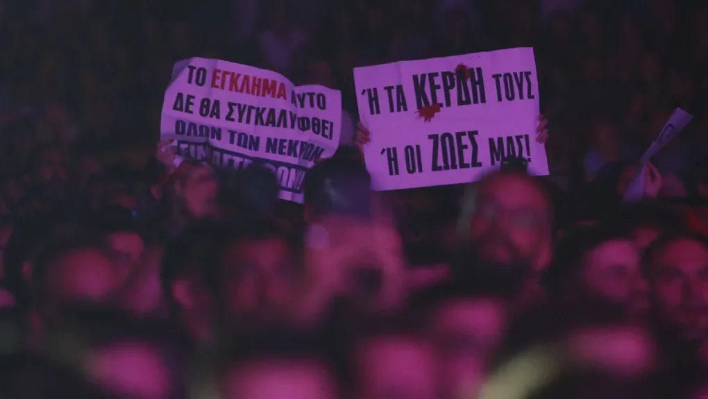 Ο κόσμος του τραγουδιού φώναξε «παρών» για τα Τέμπη